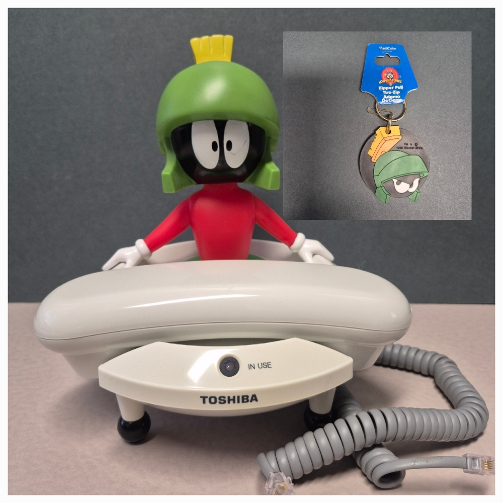 Vintage Marvin the Martian Looney Tunes Corded Telephone and Keychain